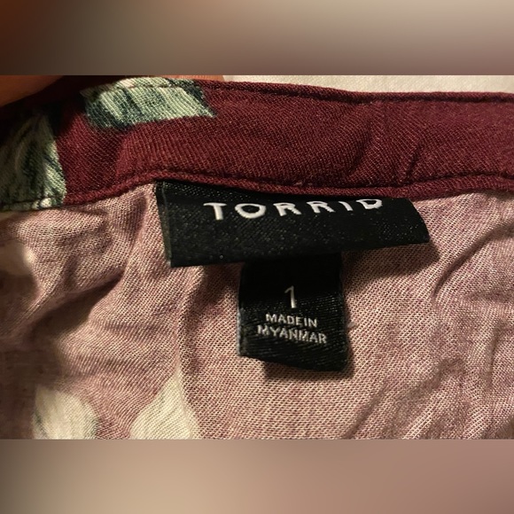 Torrid maroon dress with floral print. Size 1 - Picture 6 of 6